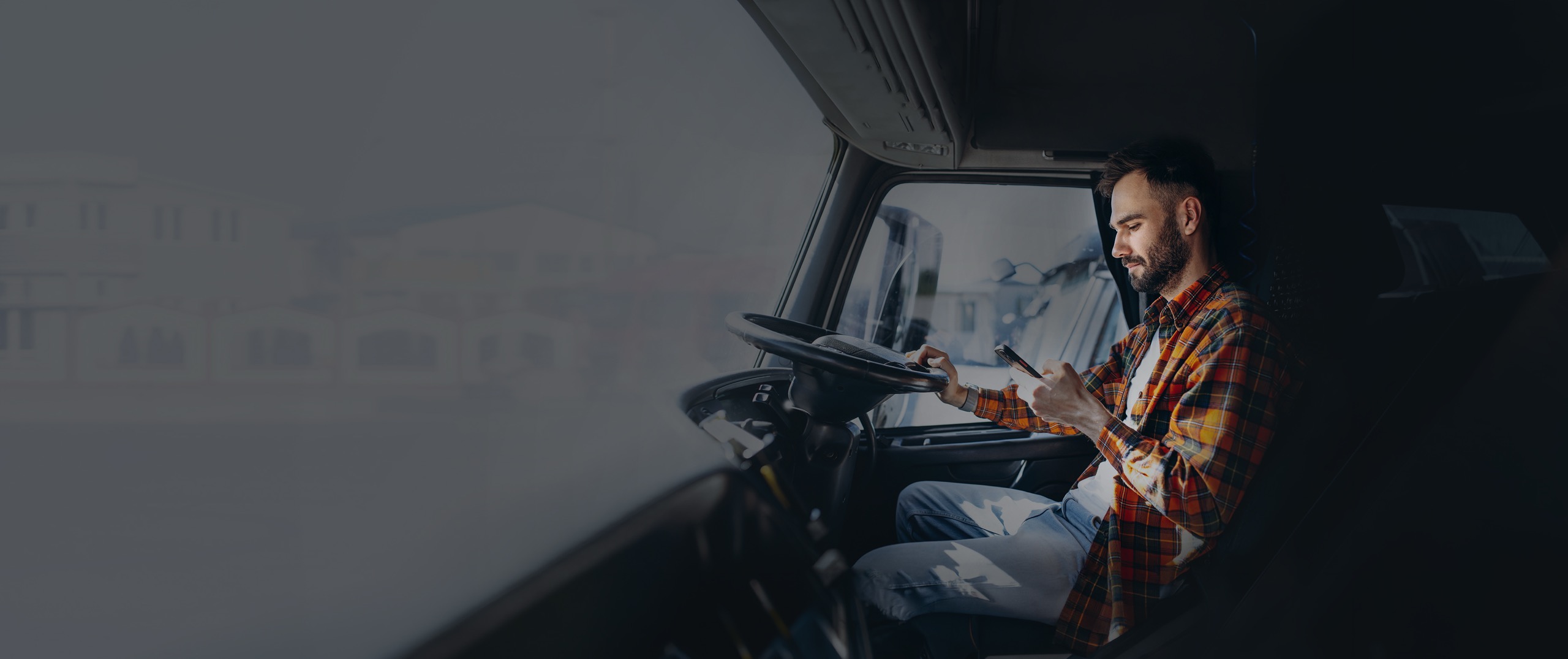 przedsiębiorca z branży transportowej prowadzi ciężarówkę i korzysta z faktoringu