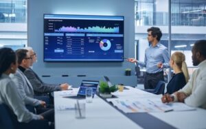 Specjalista IT przedstawia zarządowi korzyści z przyjęcia podejścia headless commerce