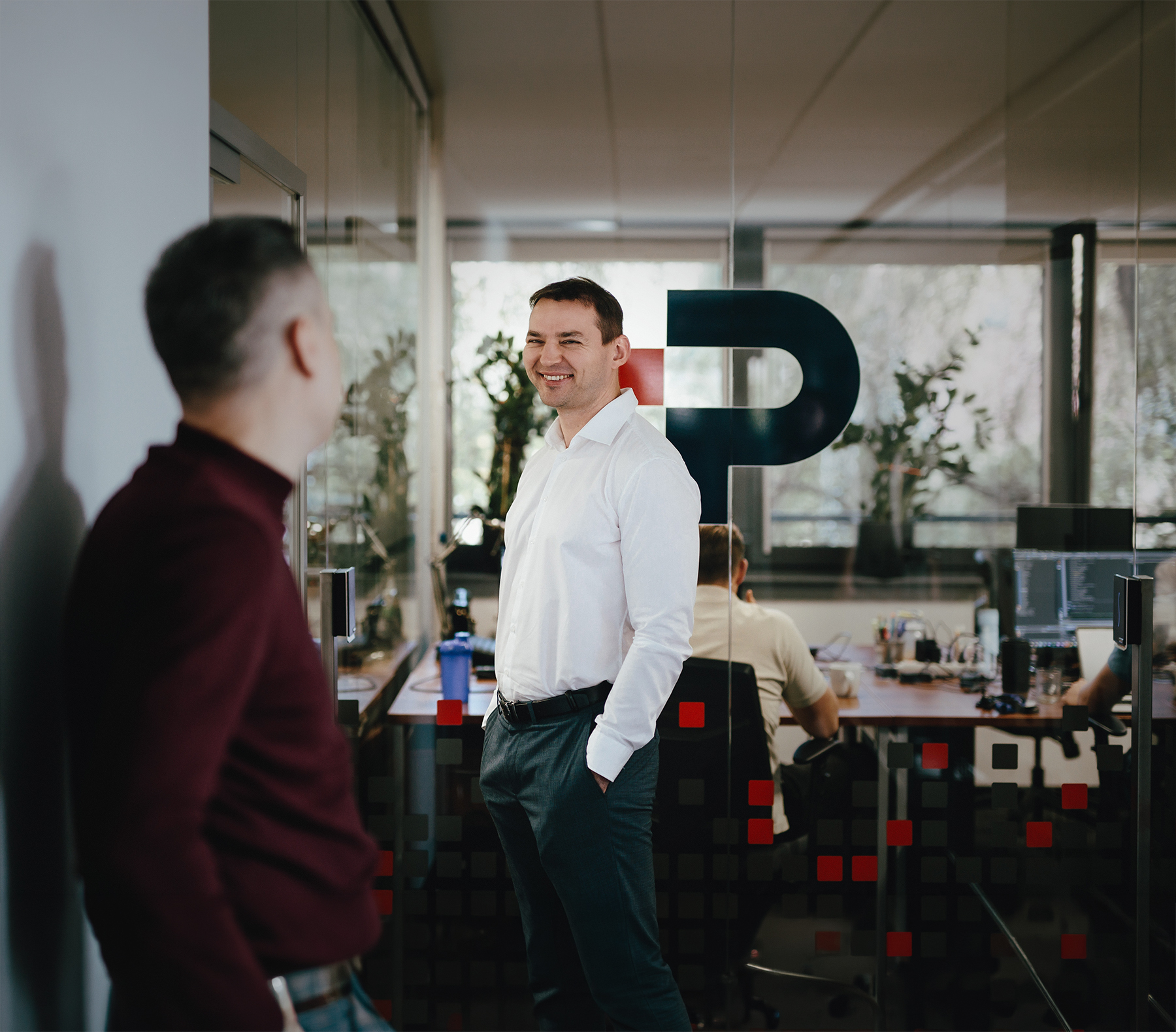 PragmaGO specialists discuss embedded finance solutions at the technology office
